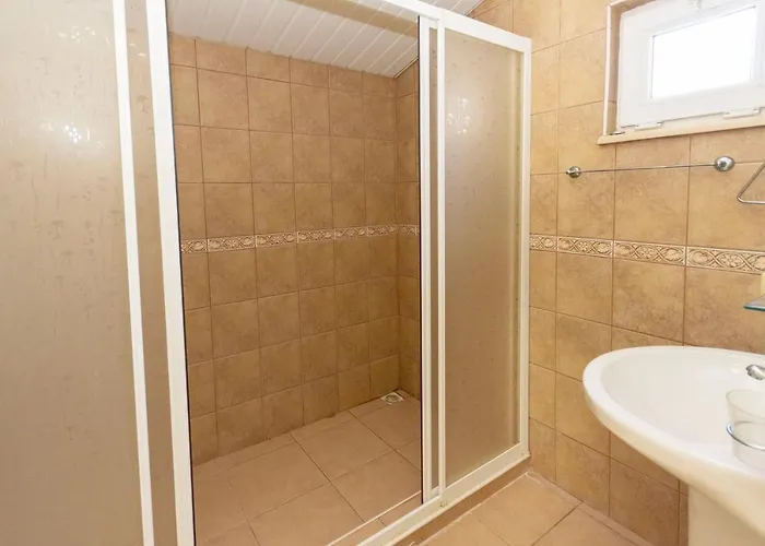 Paradise Town Abel באלאק